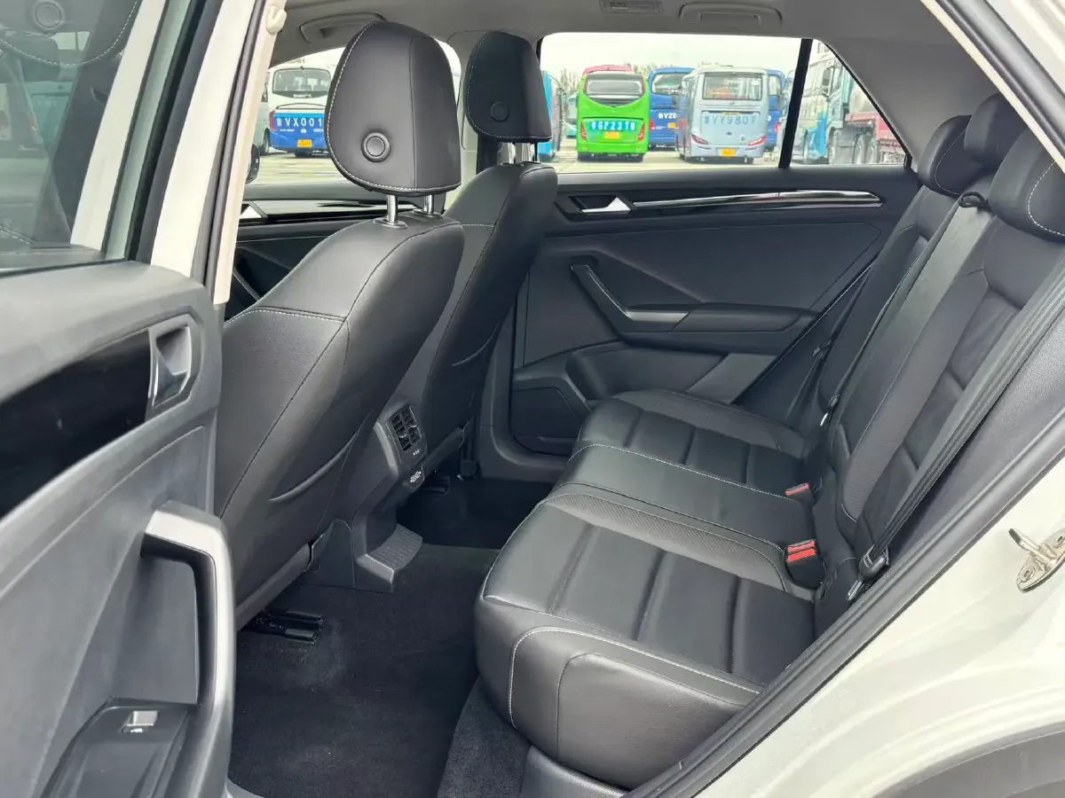 2022 Volkswagen T-Roc 1.4T 150HP L4 7DCT,autocango,china used car exporter,china ev exporter,chinese used car exporter,chinese used ev exporter