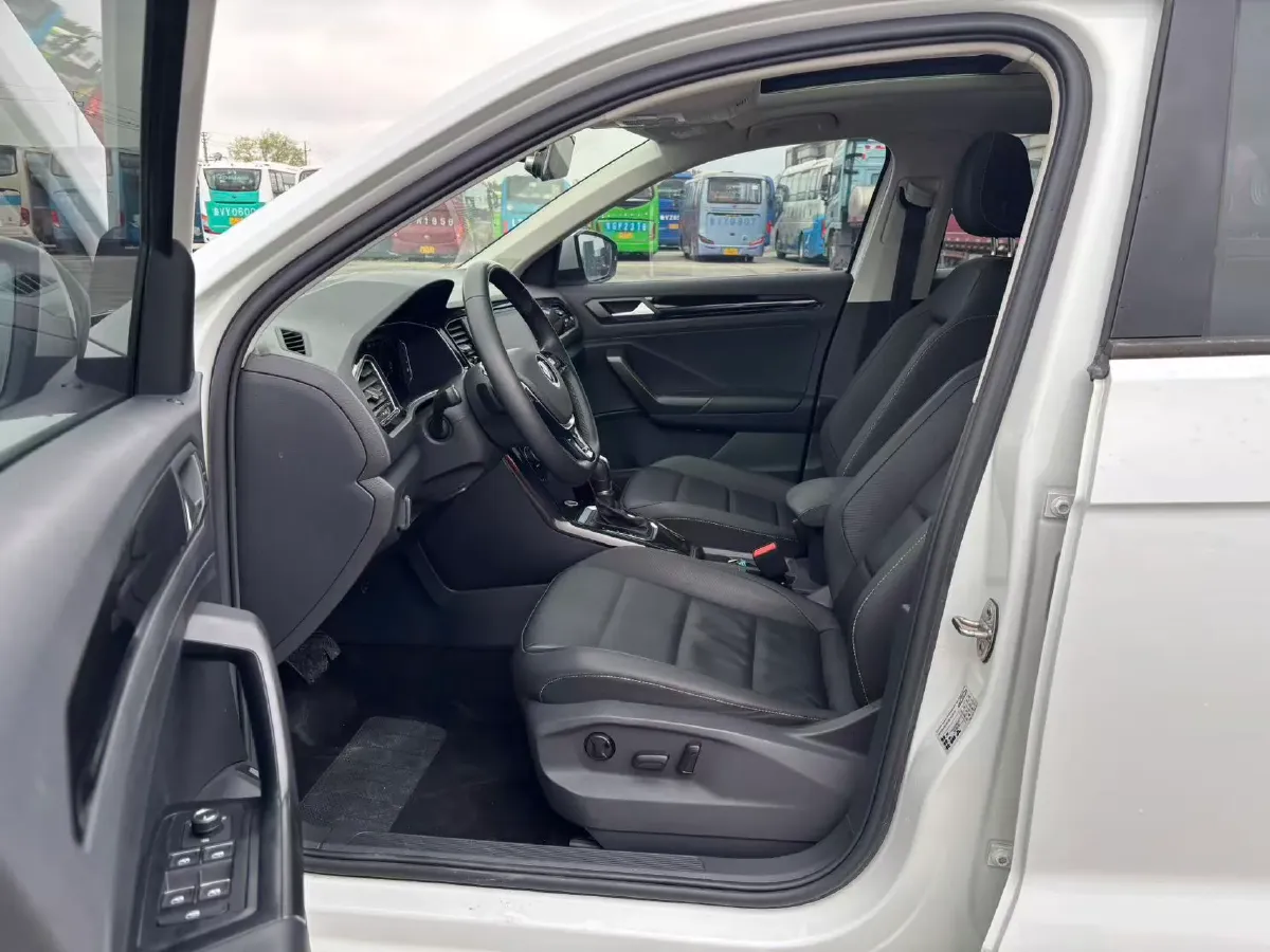 2022 Volkswagen T-Roc 1.4T 150HP L4 7DCT,autocango,china used car exporter,china ev exporter,chinese used car exporter,chinese used ev exporter