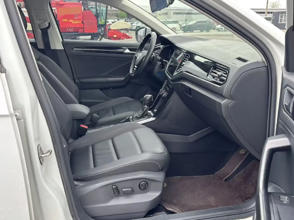 2022 Volkswagen T-Roc 1.4T 150HP L4 7DCT,autocango,china used car exporter,china ev exporter,chinese used car exporter,chinese used ev exporter