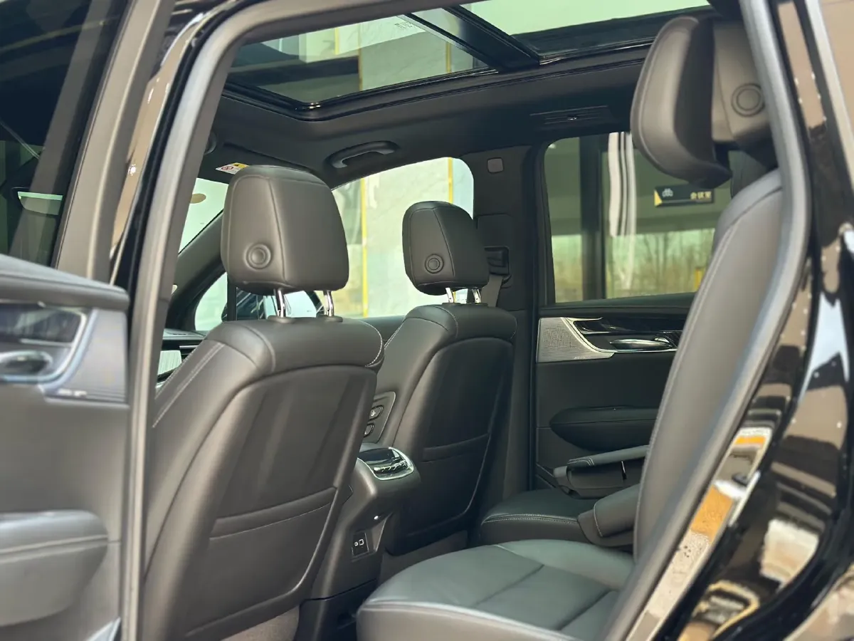 2025 Cadillac XT6 2.0T 237HP L4 9AT,autocango,china used car exporter,china ev exporter,chinese used car exporter,chinese used ev exporter