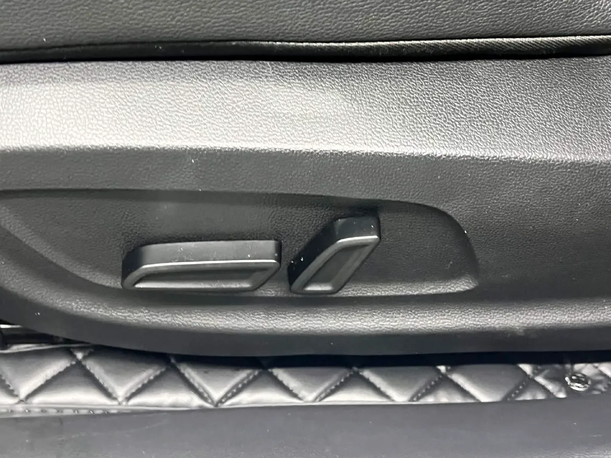 2020 Roewe i6 1.6L 125HP L4 CVT,autocango,china used car exporter,china ev exporter,chinese used car exporter,chinese used ev exporter