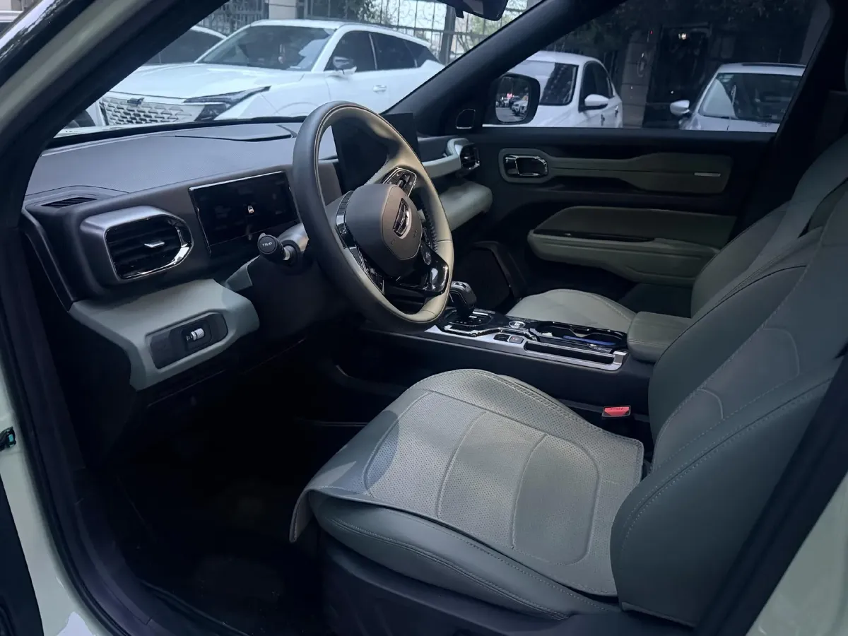 2025 Geely Cowboy 1.5T 181HP L4 7DCT,autocango,china used car exporter,china ev exporter,chinese used car exporter,chinese used ev exporter