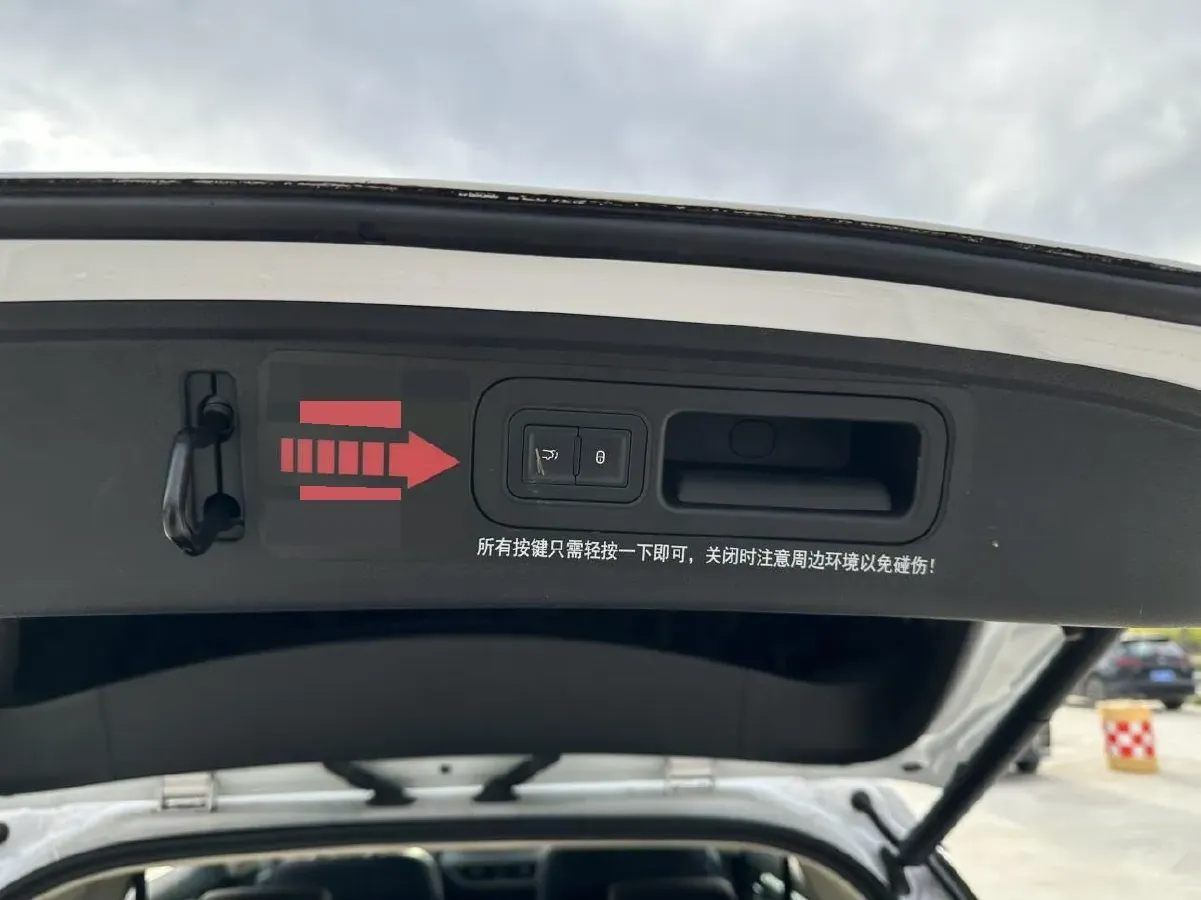 2020 DS 7 1.6T 180HP L4 8AT,autocango,china used car exporter,china ev exporter,chinese used car exporter,chinese used ev exporter