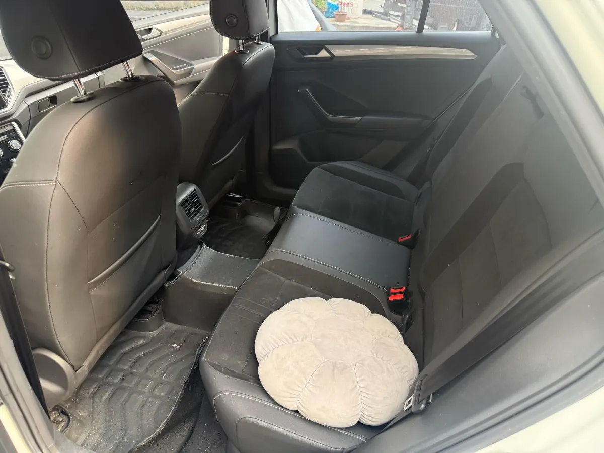 2022 Volkswagen T-Roc 1.4T 150HP L4 7DCT,autocango,china used car exporter,china ev exporter,chinese used car exporter,chinese used ev exporter