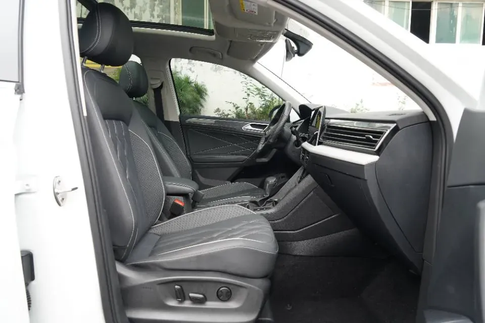 2024 Volkswagen Tiguan L 2.0T 186HP L4 7DCT,autocango,china used car exporter,china ev exporter,chinese used car exporter,chinese used ev exporter