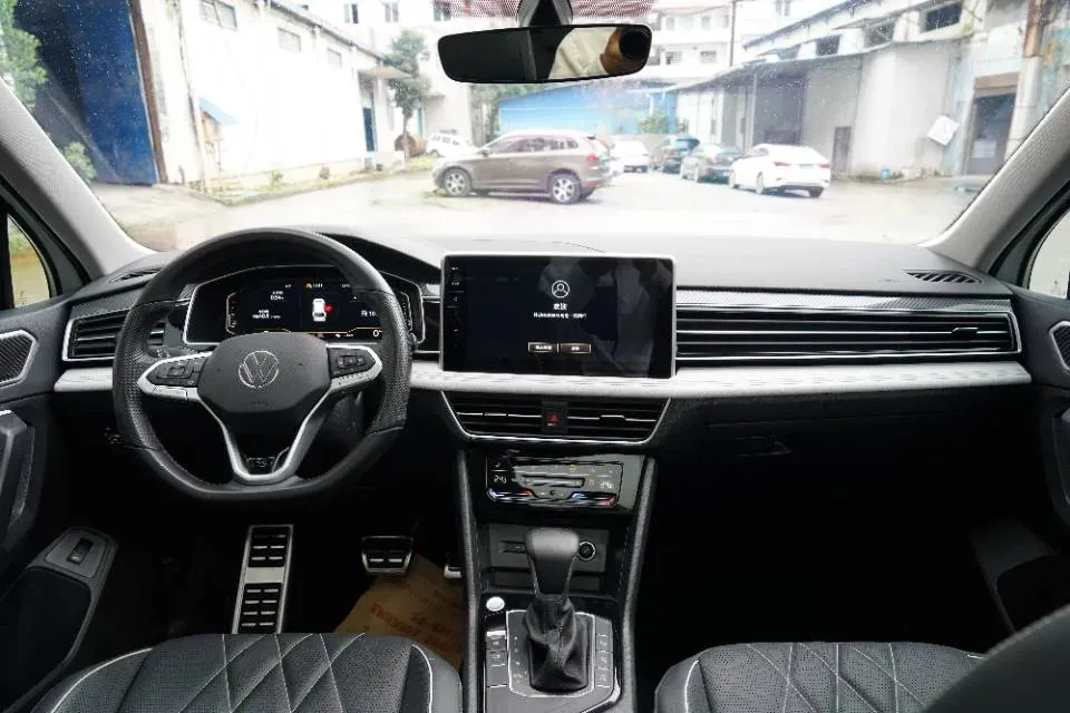 2024 Volkswagen Tiguan L 2.0T 186HP L4 7DCT,autocango,china used car exporter,china ev exporter,chinese used car exporter,chinese used ev exporter