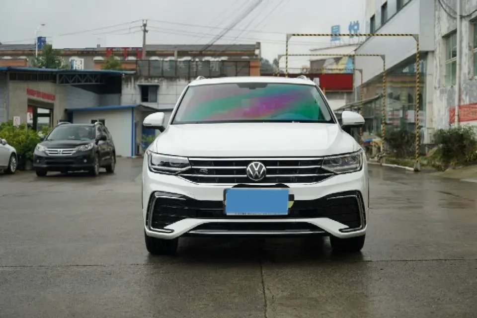 2024 Volkswagen Tiguan L 2.0T 186HP L4 7DCT,autocango,china used car exporter,china ev exporter,chinese used car exporter,chinese used ev exporter