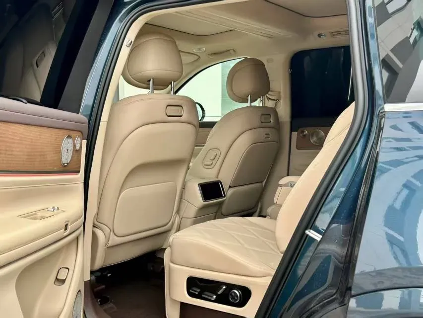 2025 AITO AITO M9 REEV 160HP REEV 52KWH,autocango,china used car exporter,china ev exporter,chinese used car exporter,chinese used ev exporter