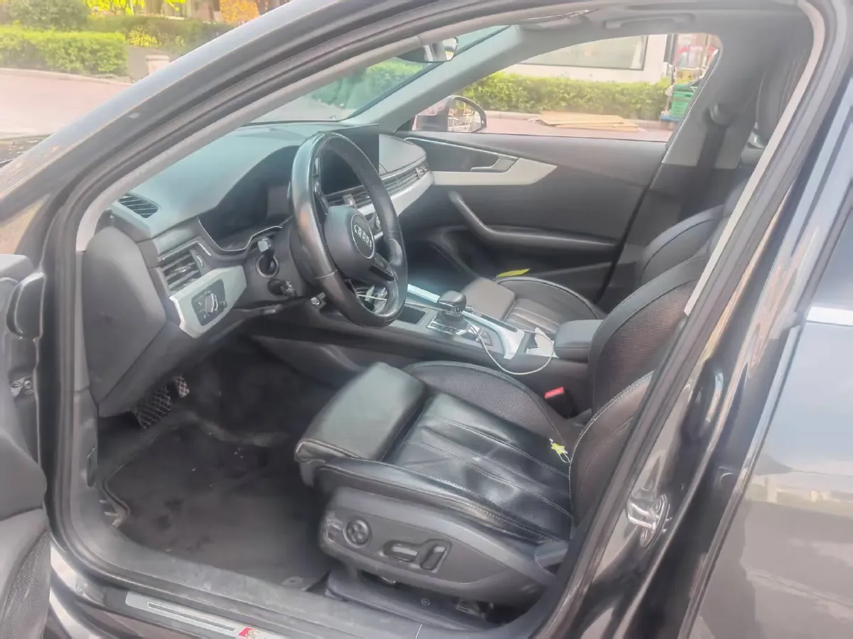 2022 Audi A4L 2.0T 190HP L4 7DCT,autocango,china used car exporter,china ev exporter,chinese used car exporter,chinese used ev exporter