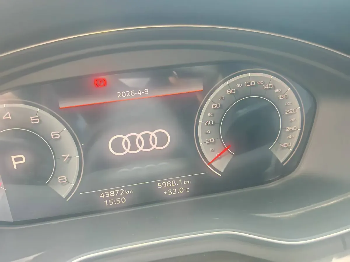 2022 Audi A4L 2.0T 190HP L4 7DCT,autocango,china used car exporter,china ev exporter,chinese used car exporter,chinese used ev exporter