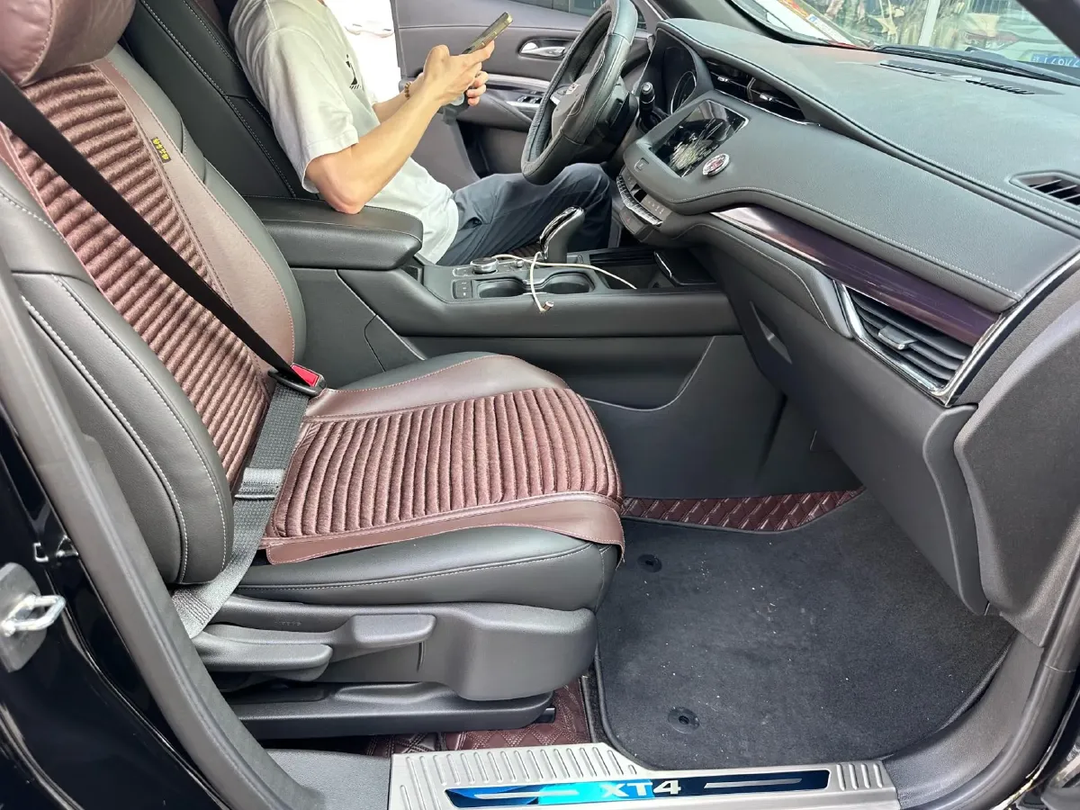 2022 Cadillac XT4 2.0T 237HP L4 9AT,autocango,china used car exporter,china ev exporter,chinese used car exporter,chinese used ev exporter