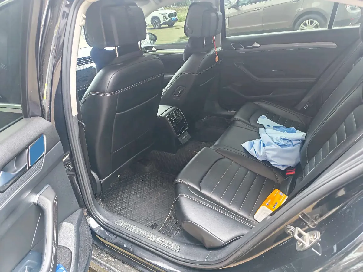 2023 Volkswagen Magotan 2.0T 186HP L4 7DCT,autocango,china used car exporter,china ev exporter,chinese used car exporter,chinese used ev exporter