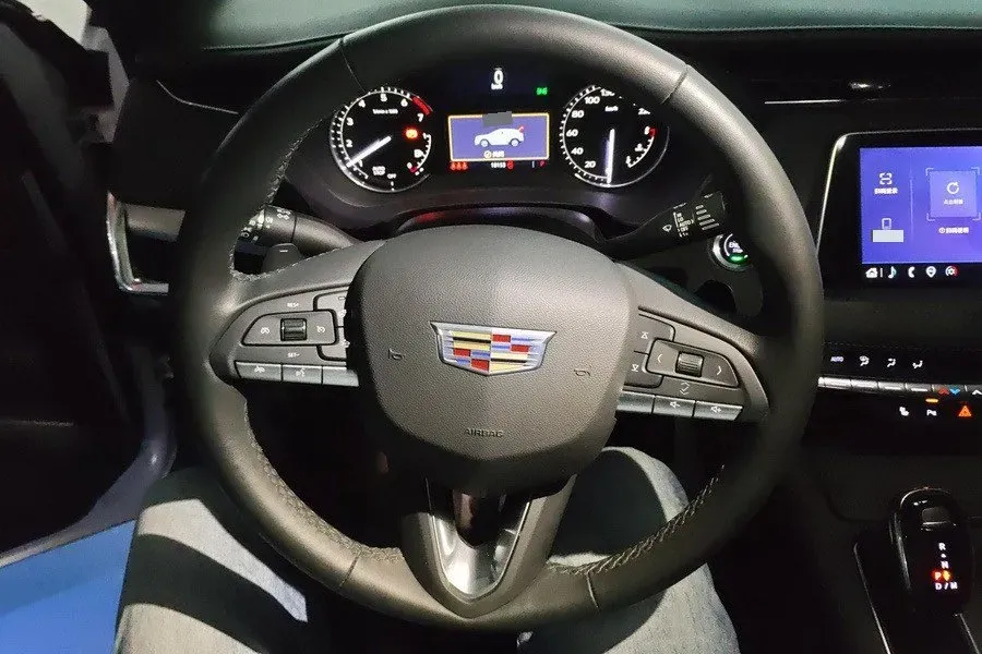 2022 Cadillac XT4 2.0T 237HP L4 9AT,autocango,china used car exporter,china ev exporter,chinese used car exporter,chinese used ev exporter