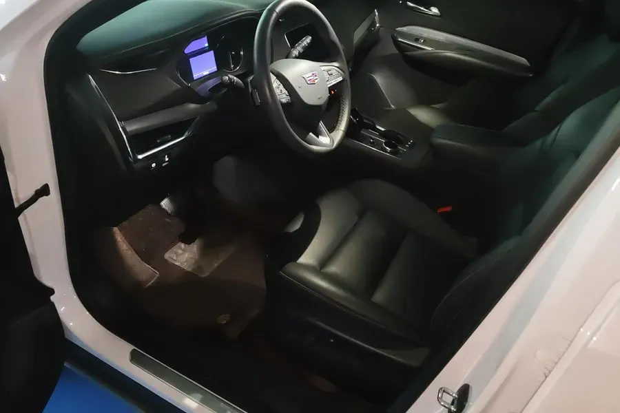 2022 Cadillac XT4 2.0T 237HP L4 9AT,autocango,china used car exporter,china ev exporter,chinese used car exporter,chinese used ev exporter