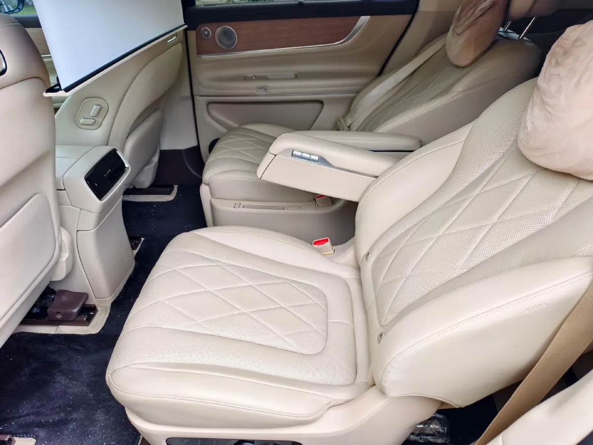 2024 AITO AITO M9 1.5T 152HP L4 REEV 42KWH,autocango,china used car exporter,china ev exporter,chinese used car exporter,chinese used ev exporter