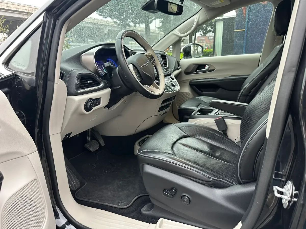 2017 Chrysler Pacifica 3.6L 279HP V6 9AT,autocango,china used car exporter,china ev exporter,chinese used car exporter,chinese used ev exporter