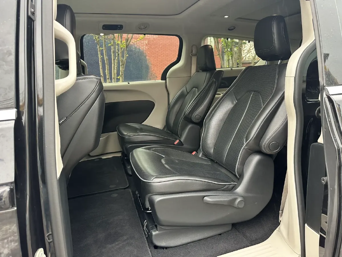 2017 Chrysler Pacifica 3.6L 279HP V6 9AT,autocango,china used car exporter,china ev exporter,chinese used car exporter,chinese used ev exporter