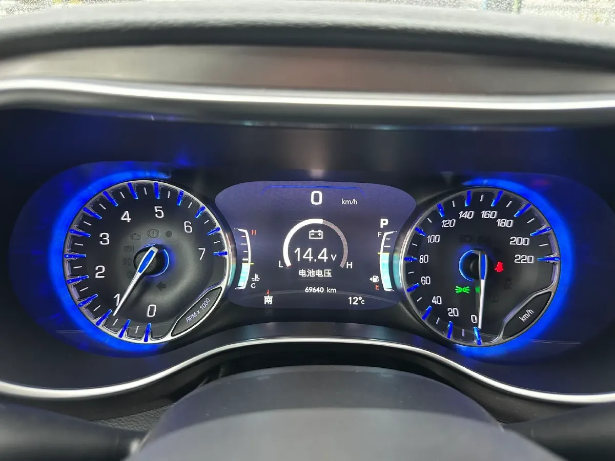 2017 Chrysler Pacifica 3.6L 279HP V6 9AT,autocango,china used car exporter,china ev exporter,chinese used car exporter,chinese used ev exporter