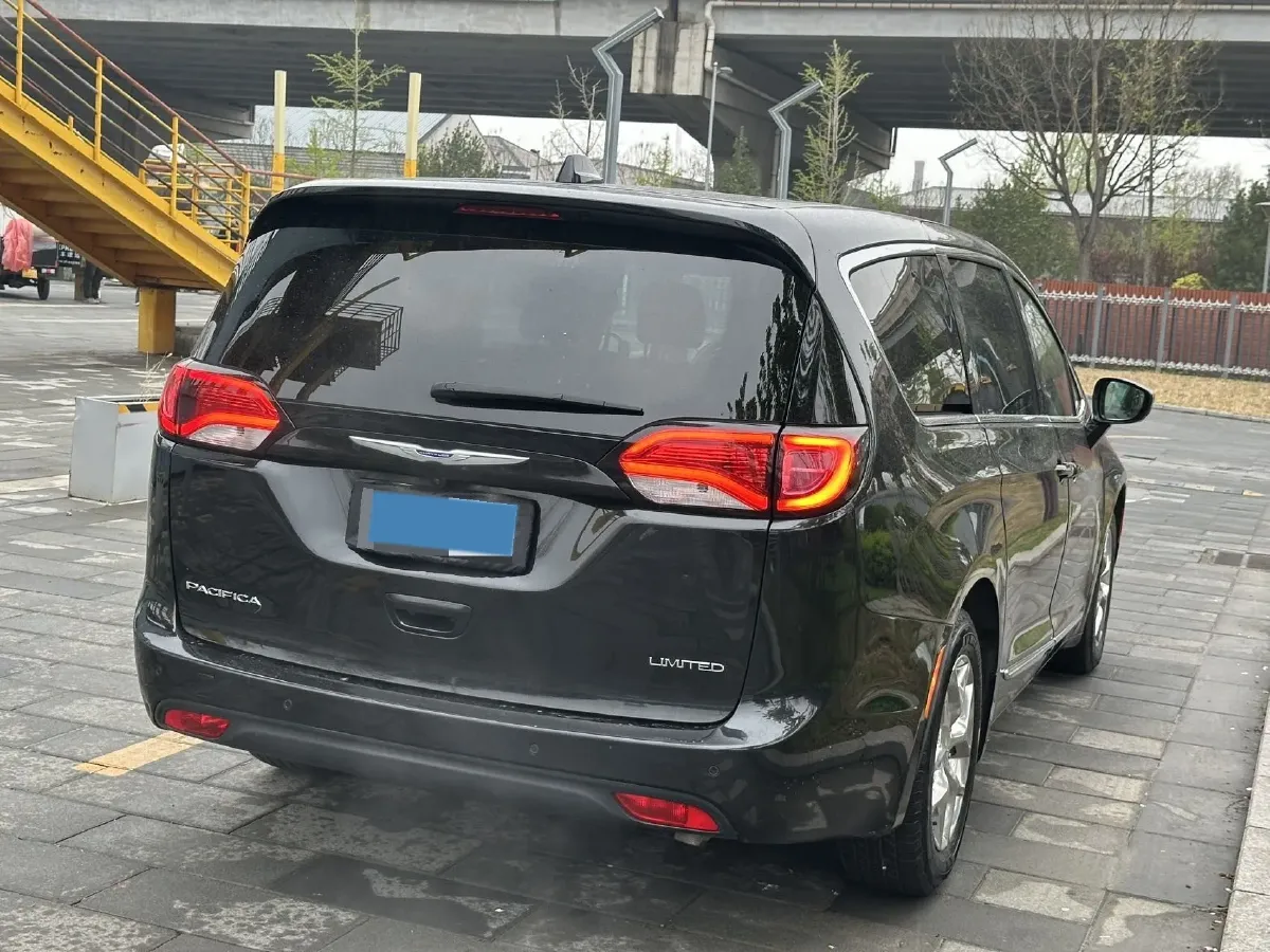 2017 Chrysler Pacifica 3.6L 279HP V6 9AT,autocango,china used car exporter,china ev exporter,chinese used car exporter,chinese used ev exporter