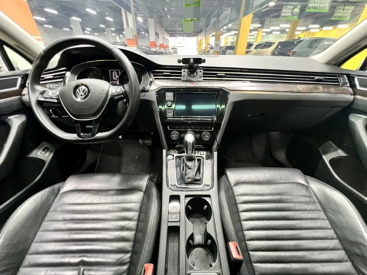 2019 Volkswagen Magotan 2.0T 186HP L4 7DCT,autocango,china used car exporter,china ev exporter,chinese used car exporter,chinese used ev exporter