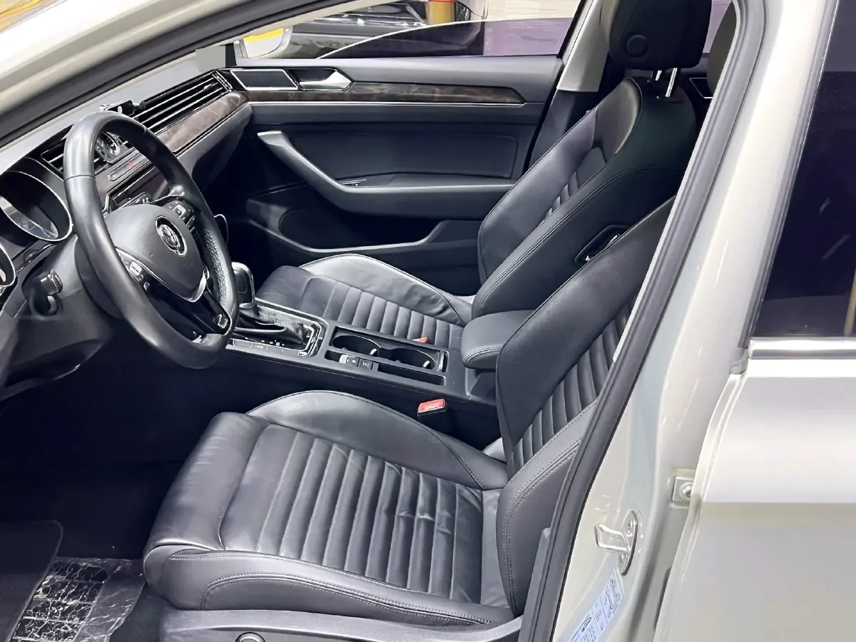 2019 Volkswagen Magotan 2.0T 186HP L4 7DCT,autocango,china used car exporter,china ev exporter,chinese used car exporter,chinese used ev exporter