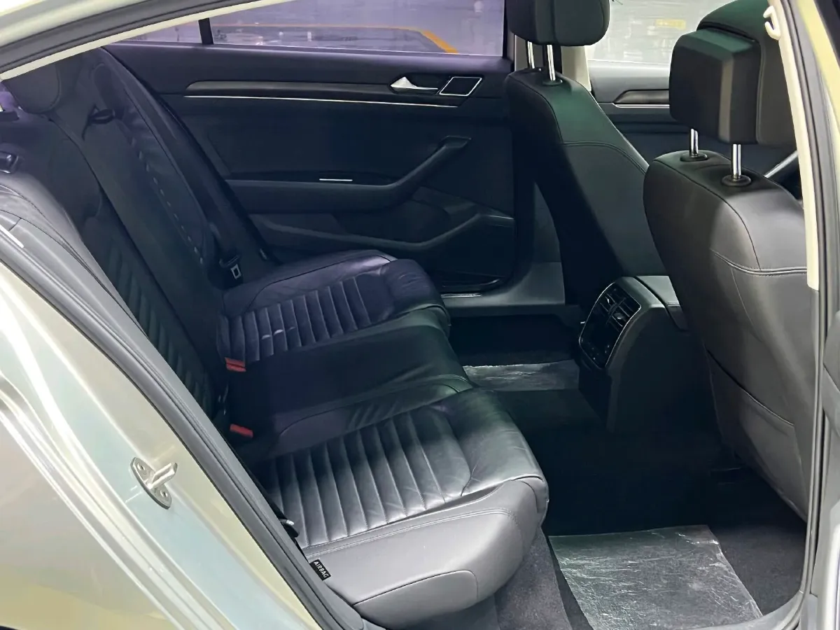 2019 Volkswagen Magotan 2.0T 186HP L4 7DCT,autocango,china used car exporter,china ev exporter,chinese used car exporter,chinese used ev exporter