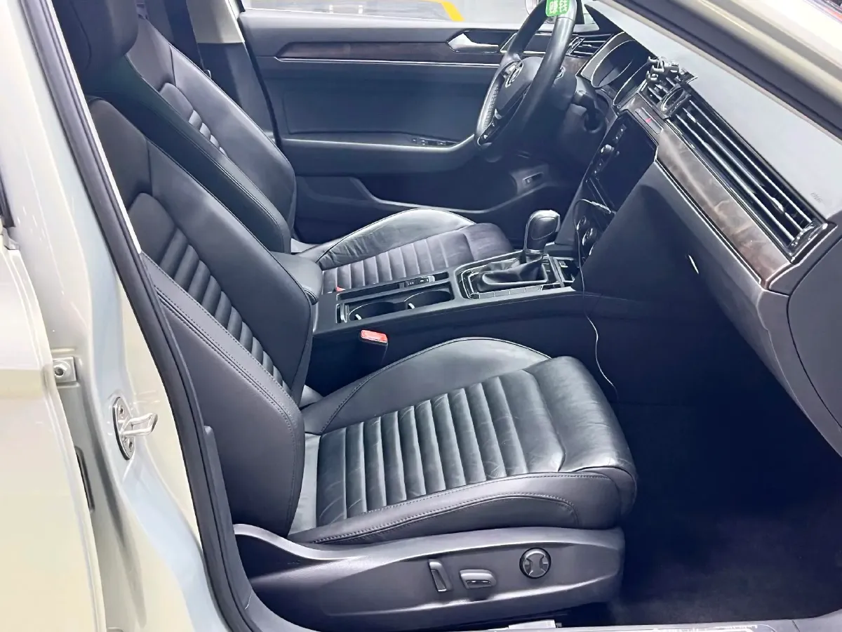 2019 Volkswagen Magotan 2.0T 186HP L4 7DCT,autocango,china used car exporter,china ev exporter,chinese used car exporter,chinese used ev exporter