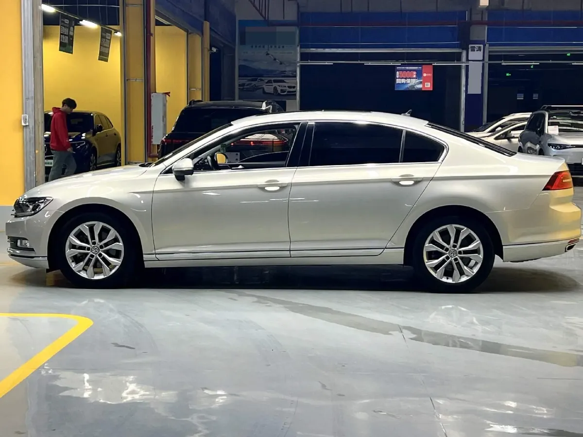 2019 Volkswagen Magotan 2.0T 186HP L4 7DCT,autocango,china used car exporter,china ev exporter,chinese used car exporter,chinese used ev exporter