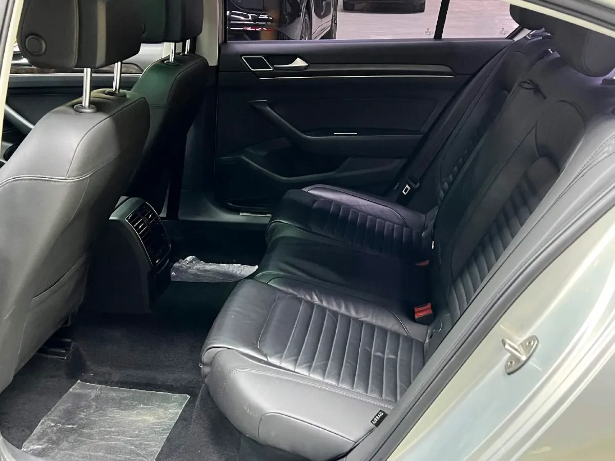 2019 Volkswagen Magotan 2.0T 186HP L4 7DCT,autocango,china used car exporter,china ev exporter,chinese used car exporter,chinese used ev exporter