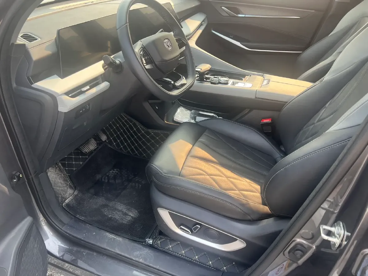 2024 ChangAn CS75 Plus 1.5T 188HP L4 8AT,autocango,china used car exporter,china ev exporter,chinese used car exporter,chinese used ev exporter