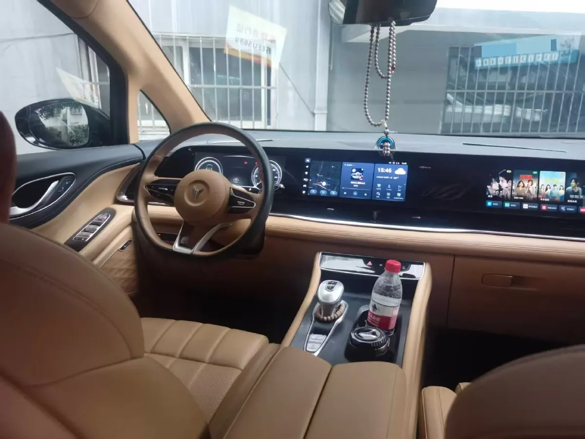 2024 Voyah Dream 1.5T 150HP L4 PHEV 43KWH,autocango,china used car exporter,china ev exporter,chinese used car exporter,chinese used ev exporter