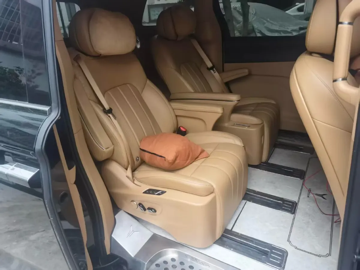 2024 Voyah Dream 1.5T 150HP L4 PHEV 43KWH,autocango,china used car exporter,china ev exporter,chinese used car exporter,chinese used ev exporter