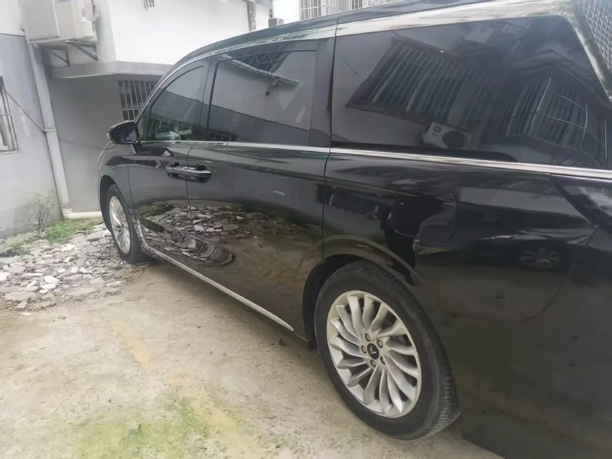 2024 Voyah Dream 1.5T 150HP L4 PHEV 43KWH,autocango,china used car exporter,china ev exporter,chinese used car exporter,chinese used ev exporter