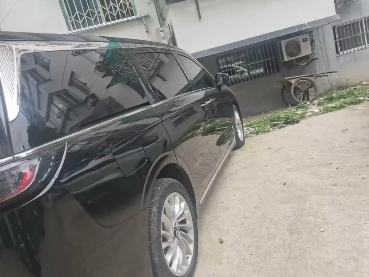 2024 Voyah Dream 1.5T 150HP L4 PHEV 43KWH,autocango,china used car exporter,china ev exporter,chinese used car exporter,chinese used ev exporter