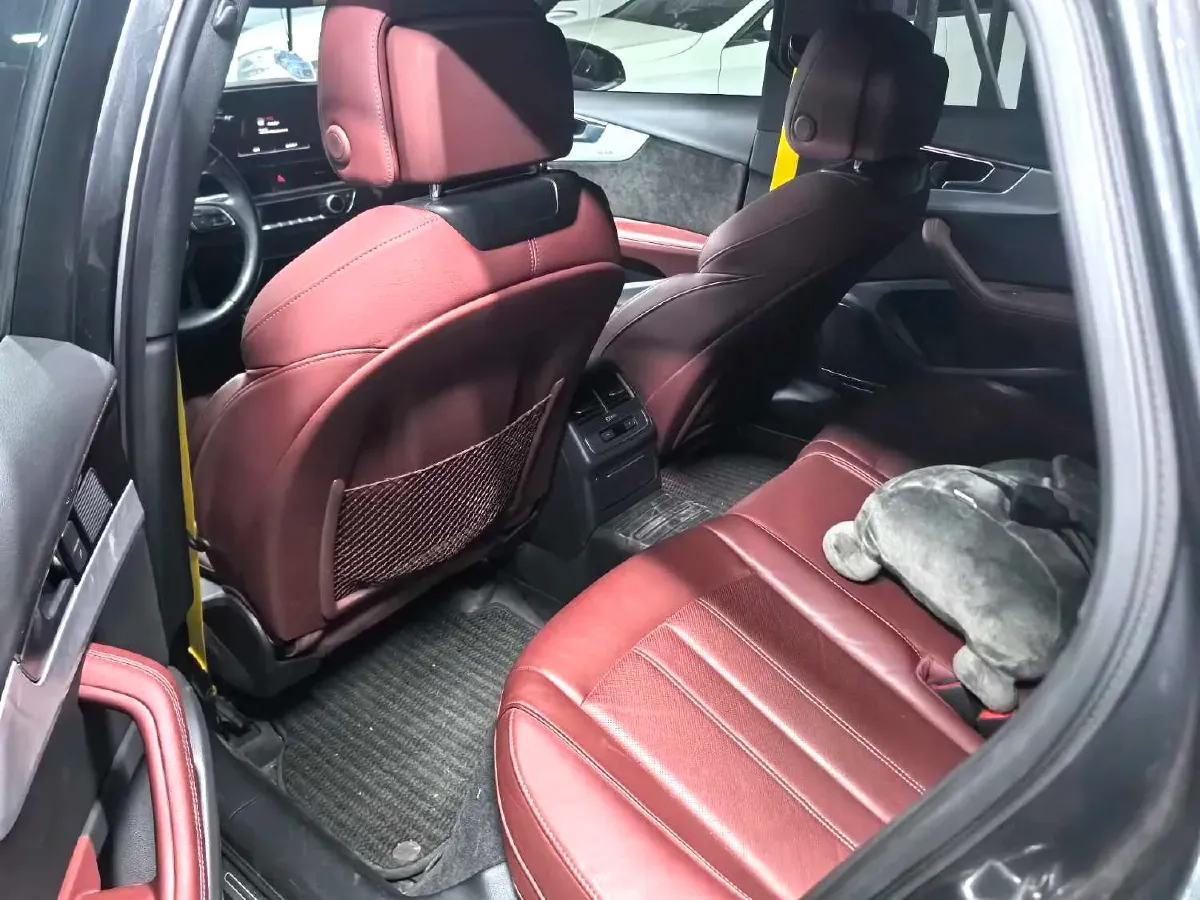 2023 Audi A4L 2.0T 190HP L4 7DCT,autocango,china used car exporter,china ev exporter,chinese used car exporter,chinese used ev exporter