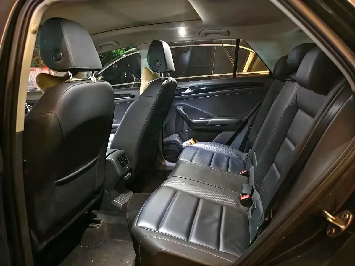 2021 Volkswagen T-Roc 1.4T 150HP L4 7DCT,autocango,china used car exporter,china ev exporter,chinese used car exporter,chinese used ev exporter