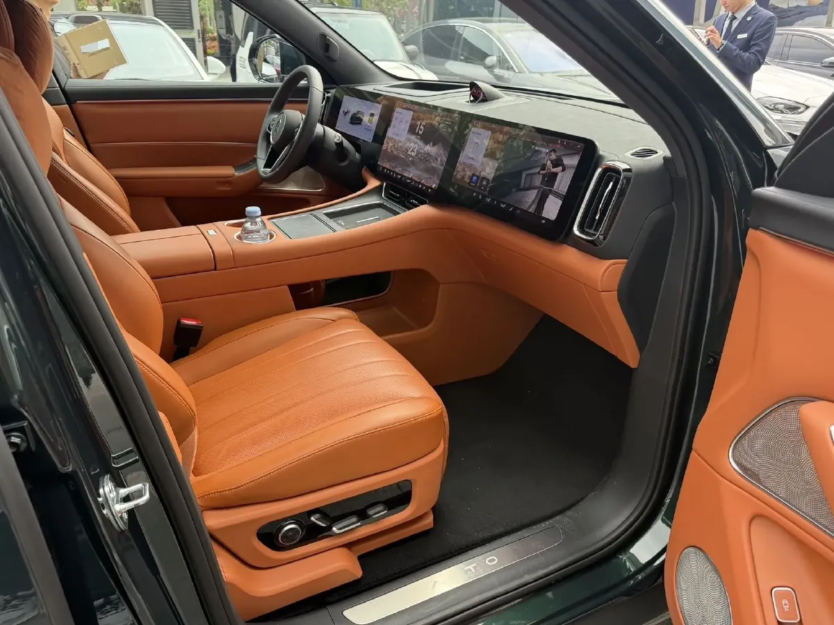 2025 AITO AITO M8 REEV 160HP REEV 53.4KWH,autocango,china used car exporter,china ev exporter,chinese used car exporter,chinese used ev exporter