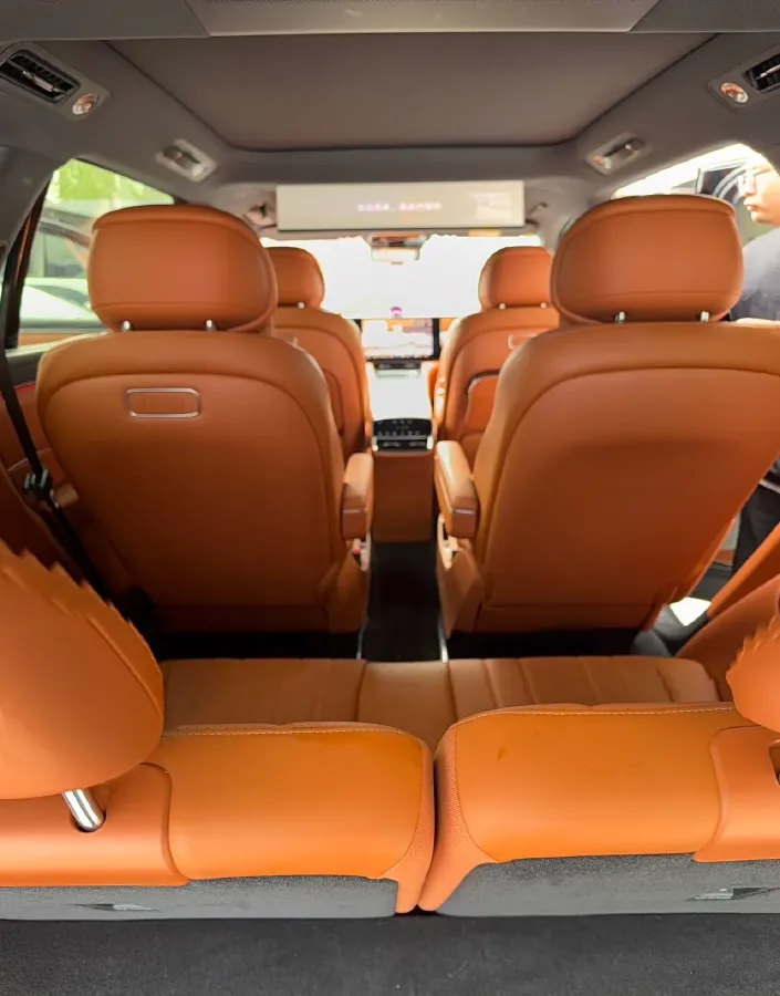 2025 AITO AITO M8 REEV 160HP REEV 53.4KWH,autocango,china used car exporter,china ev exporter,chinese used car exporter,chinese used ev exporter