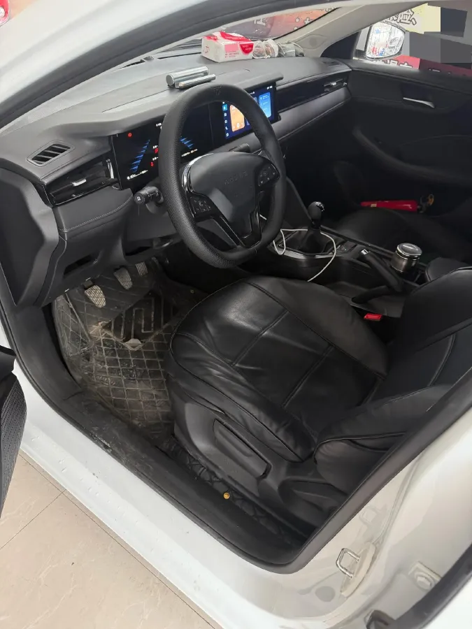 2023 Roewe i5 1.5L 129HP L4 5MT,autocango,china used car exporter,china ev exporter,chinese used car exporter,chinese used ev exporter