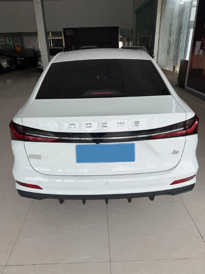 2023 Roewe i5 1.5L 129HP L4 5MT,autocango,china used car exporter,china ev exporter,chinese used car exporter,chinese used ev exporter