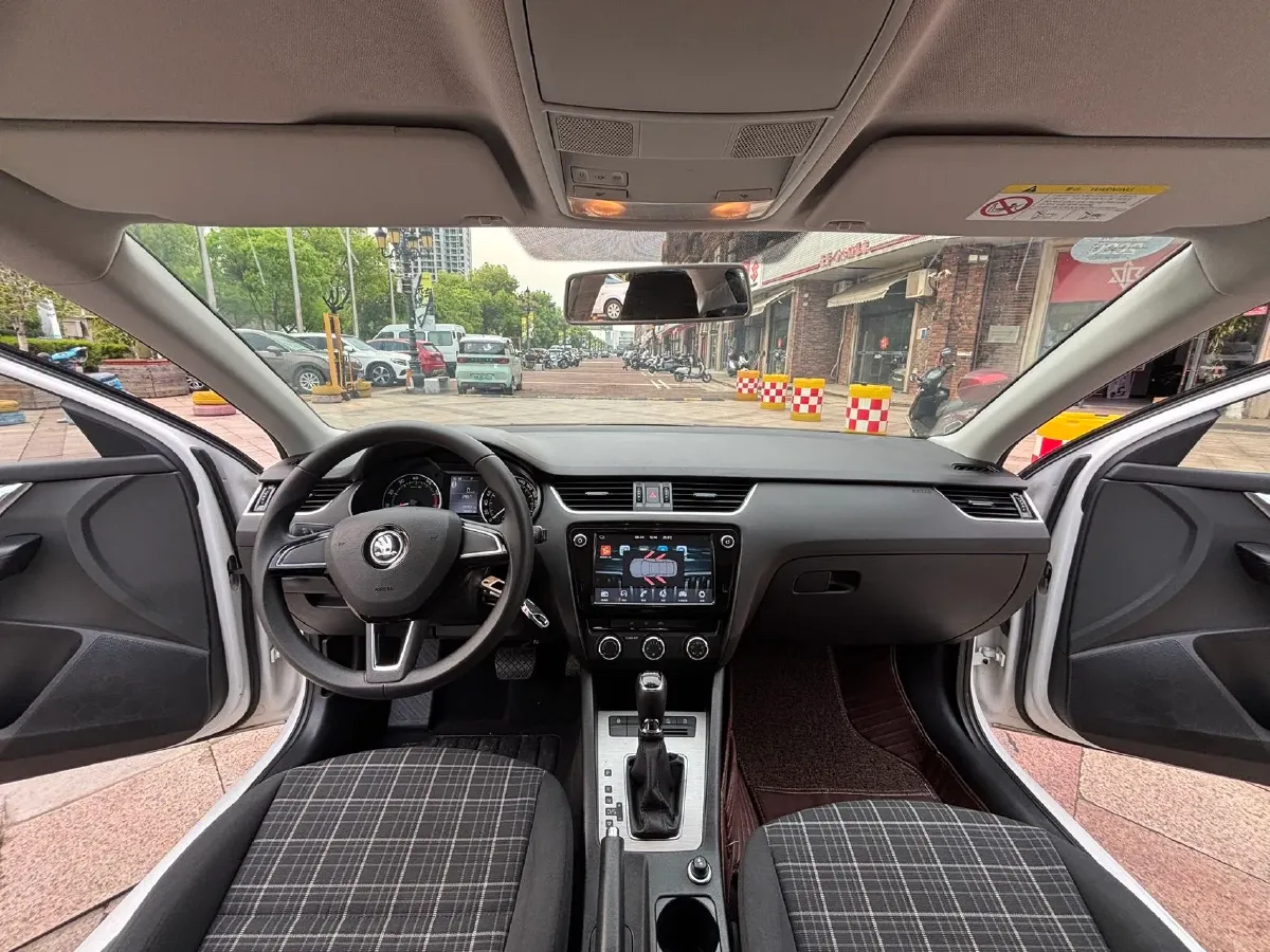 2018 Skoda Octavia 1.6L 110HP L4 6AT,autocango,china used car exporter,china ev exporter,chinese used car exporter,chinese used ev exporter