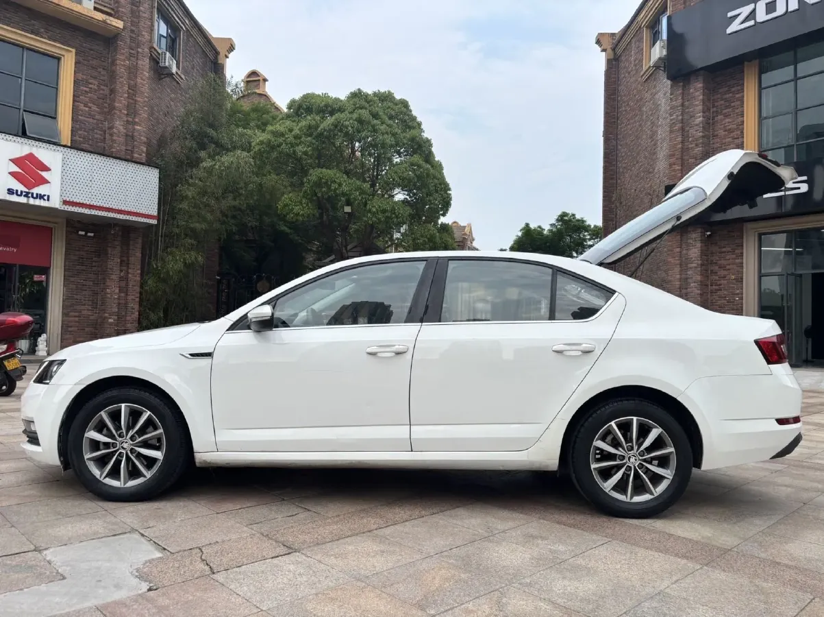 2018 Skoda Octavia 1.6L 110HP L4 6AT,autocango,china used car exporter,china ev exporter,chinese used car exporter,chinese used ev exporter