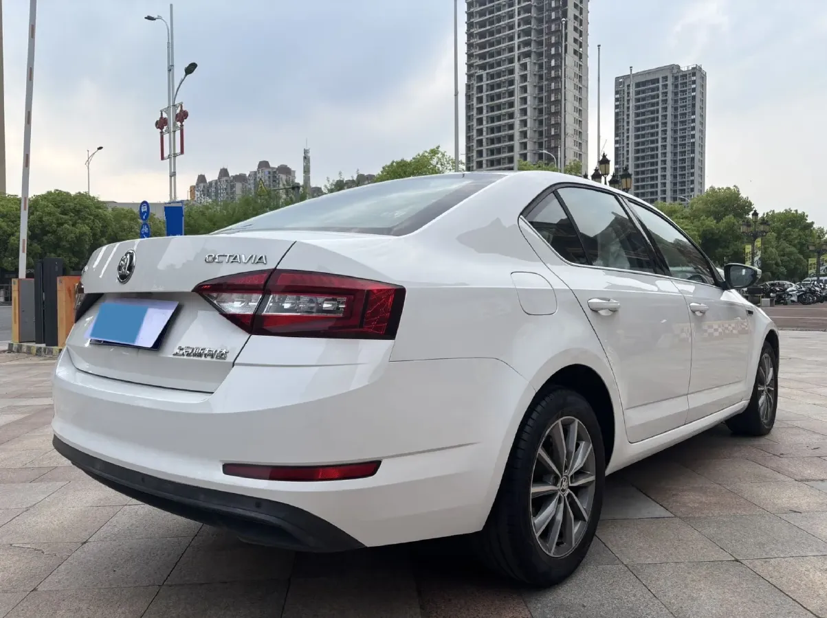 2018 Skoda Octavia 1.6L 110HP L4 6AT,autocango,china used car exporter,china ev exporter,chinese used car exporter,chinese used ev exporter