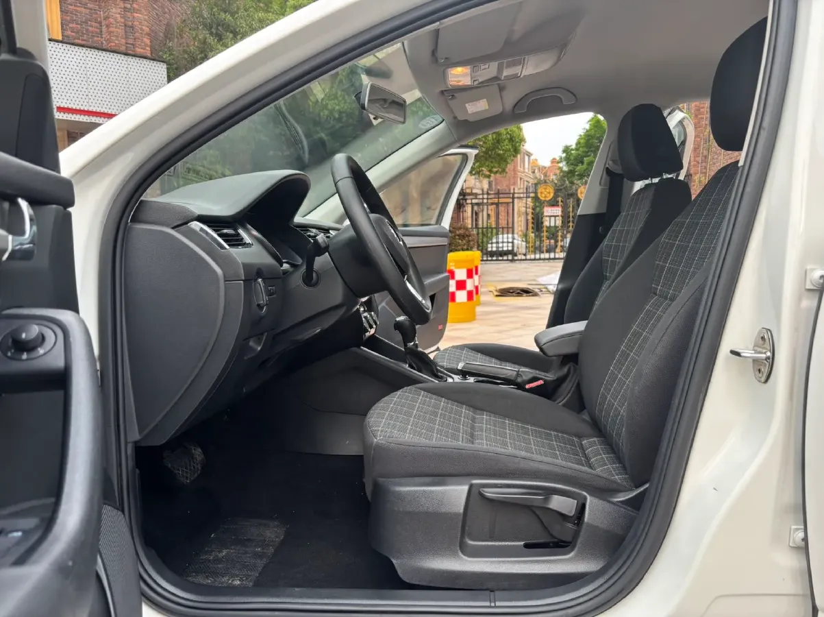 2018 Skoda Octavia 1.6L 110HP L4 6AT,autocango,china used car exporter,china ev exporter,chinese used car exporter,chinese used ev exporter