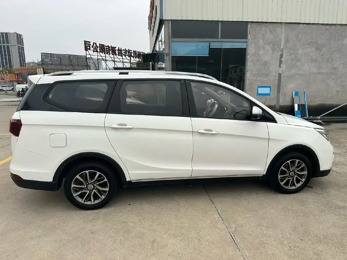 2019 BaoJun 730 1.5L 112HP L4 6MT,autocango,china used car exporter,china ev exporter,chinese used car exporter,chinese used ev exporter