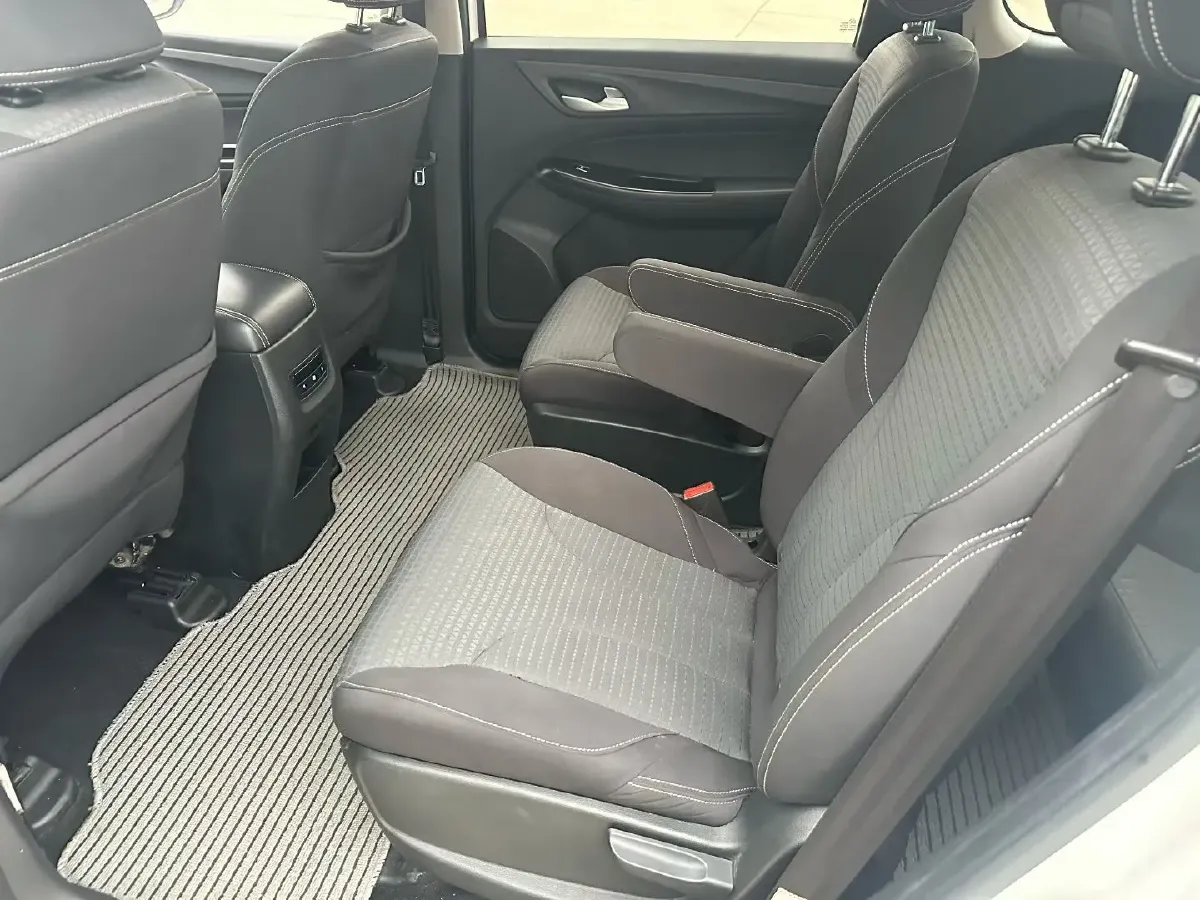 2019 BaoJun 730 1.5L 112HP L4 6MT,autocango,china used car exporter,china ev exporter,chinese used car exporter,chinese used ev exporter