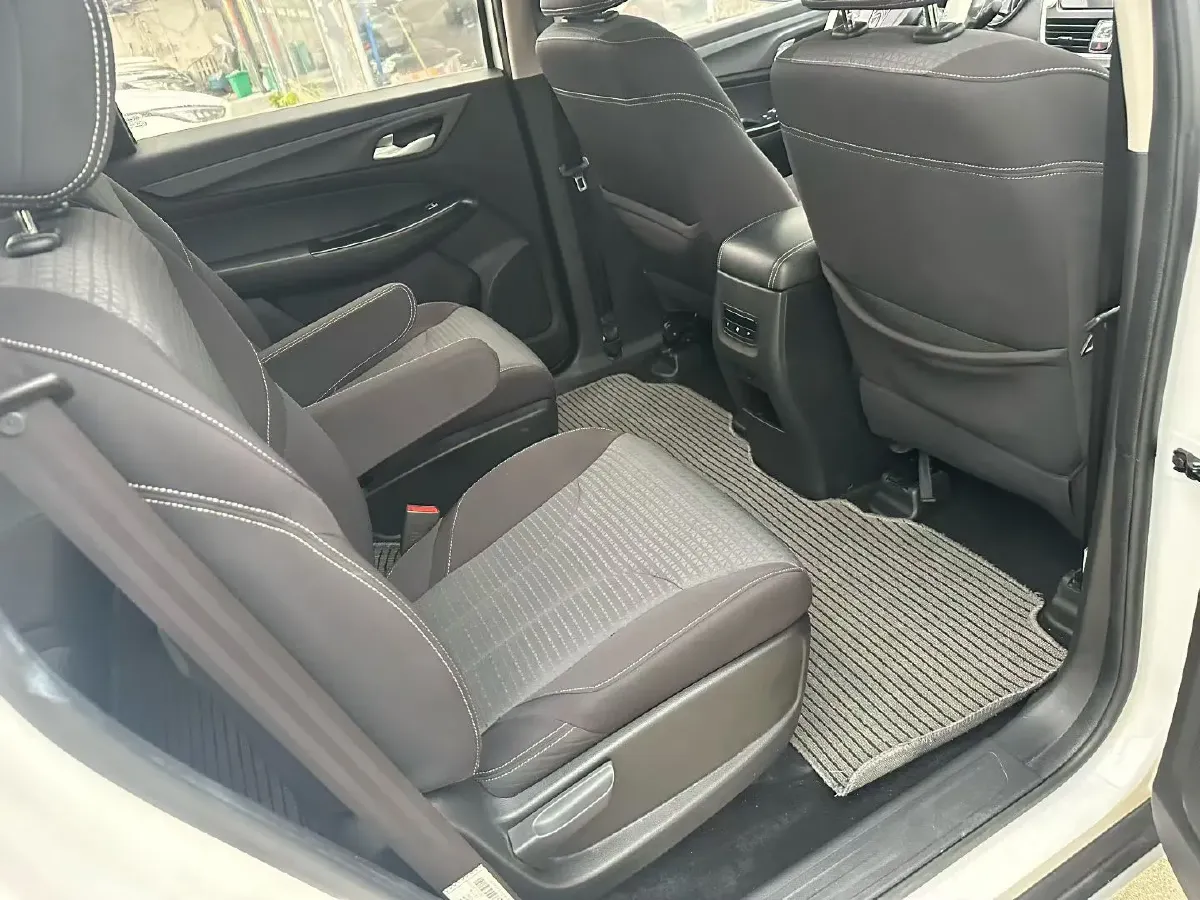 2019 BaoJun 730 1.5L 112HP L4 6MT,autocango,china used car exporter,china ev exporter,chinese used car exporter,chinese used ev exporter