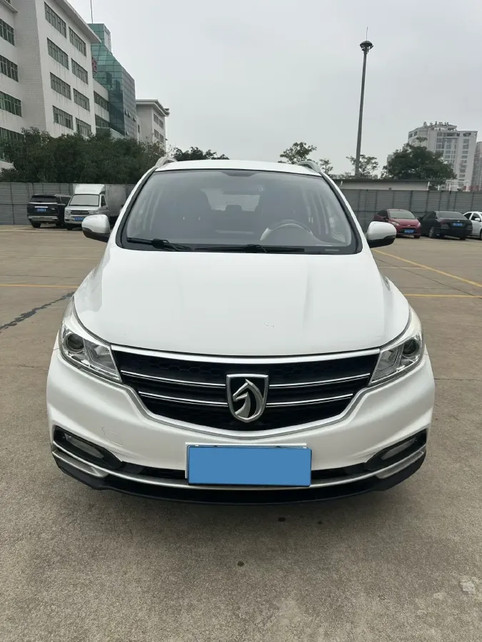 2019 BaoJun 730 1.5L 112HP L4 6MT,autocango,china used car exporter,china ev exporter,chinese used car exporter,chinese used ev exporter