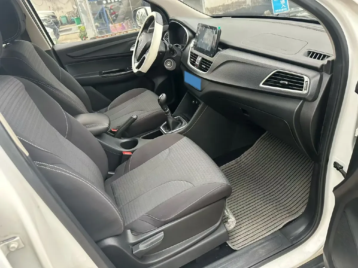 2019 BaoJun 730 1.5L 112HP L4 6MT,autocango,china used car exporter,china ev exporter,chinese used car exporter,chinese used ev exporter