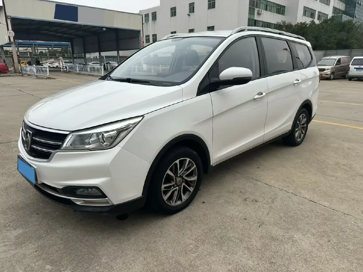 2019 BaoJun 730 1.5L 112HP L4 6MT,autocango,china used car exporter,china ev exporter,chinese used car exporter,chinese used ev exporter